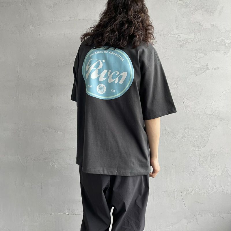 RVCA [ルーカ] PILS サークルロゴ バックプリントTシャツ [BD041-226] BLK &&モデル身長：173cm 着用サイズ：L&&