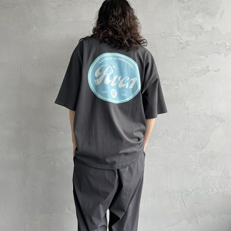 RVCA [ルーカ] PILS サークルロゴ バックプリントTシャツ [BD041-226] BLK &&モデル身長：173cm 着用サイズ：XL&&