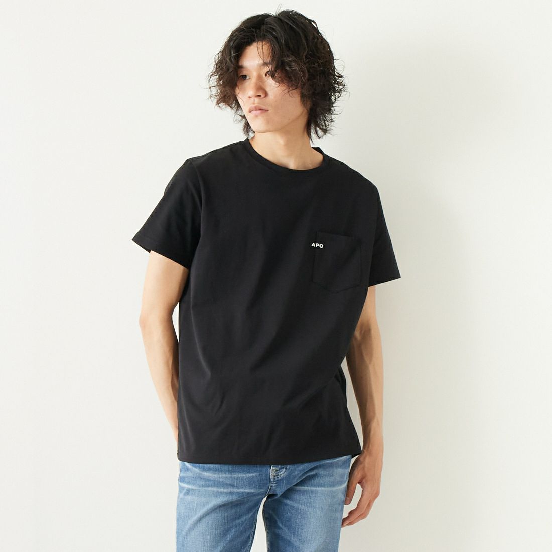 A.P.C. [アー・ペー・セー] ポケットTシャツ [POCKET-EMB-T] 99NOIR &&モデル身長：182cm 着用サイズ：L&&
