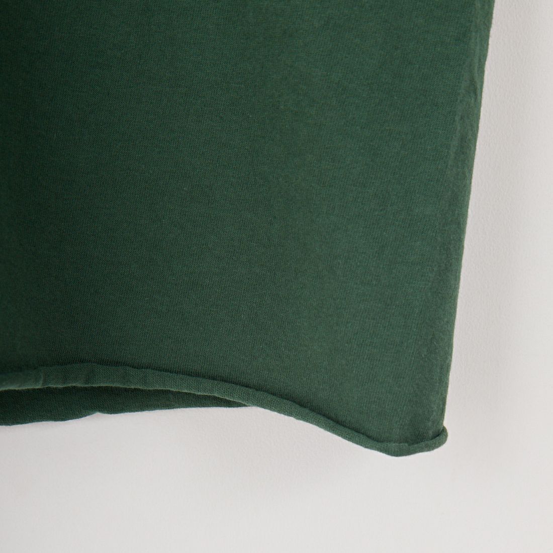 FUNG [ファング] HOLIDAY カットオフプリントTシャツ [HOLIDAY] GR/GREEN