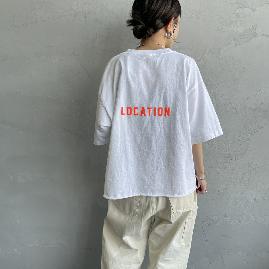 FUNG [ファング] VACATION カットオフプリントTシャツ [VACATION] WH/ORANGE &&モデル身長：150cm 着用サイズ：M&&