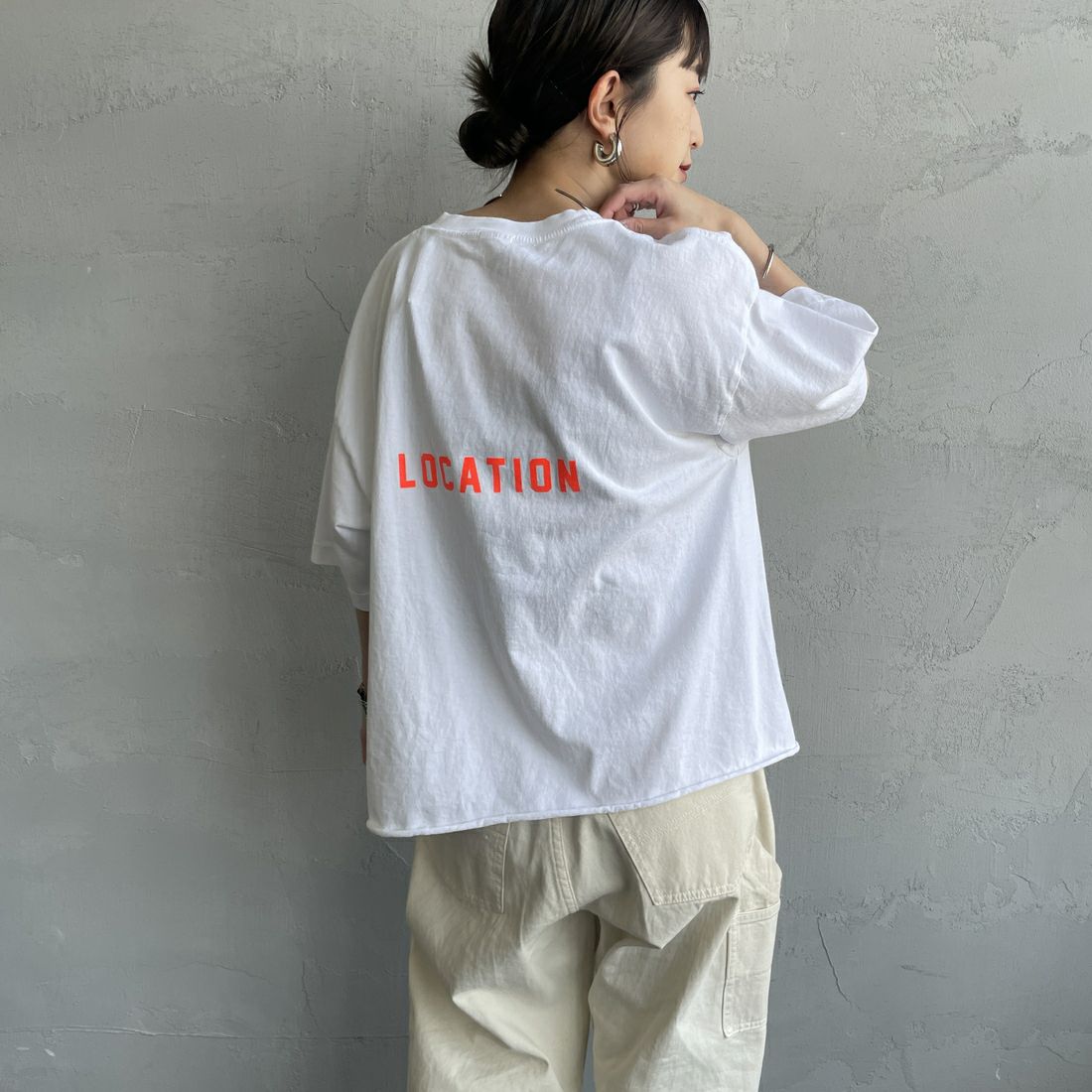 FUNG [ファング] VACATION カットオフプリントTシャツ [VACATION] WH/ORANGE &&モデル身長：150cm 着用サイズ：M&&