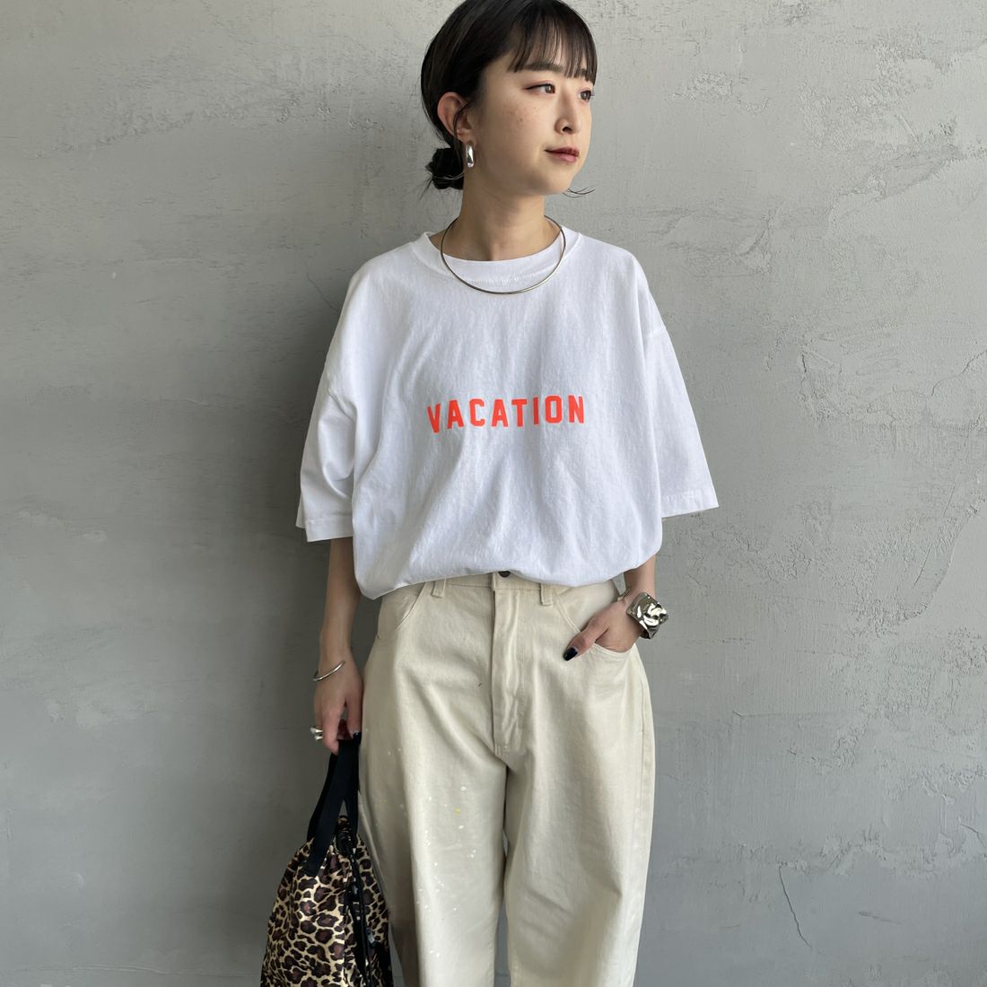 FUNG [ファング] VACATION カットオフプリントTシャツ [VACATION] WH/ORANGE &&モデル身長：150cm 着用サイズ：M&&