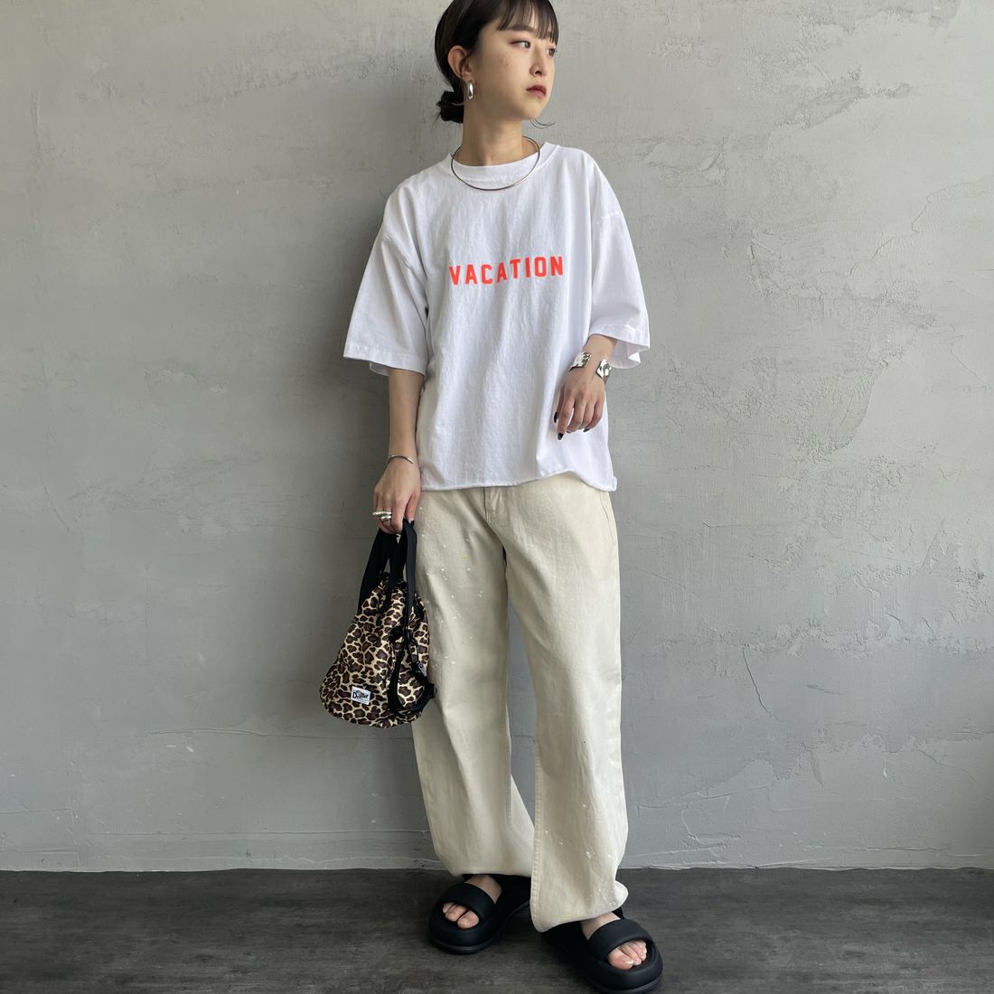 FUNG [ファング] VACATION カットオフプリントTシャツ [VACATION] WH/ORANGE &&モデル身長：150cm 着用サイズ：M&&