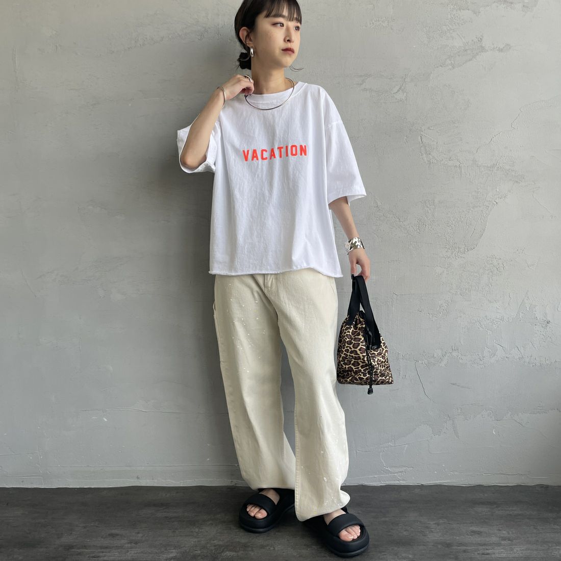 FUNG [ファング] VACATION カットオフプリントTシャツ [VACATION] WH/ORANGE &&モデル身長：150cm 着用サイズ：M&&