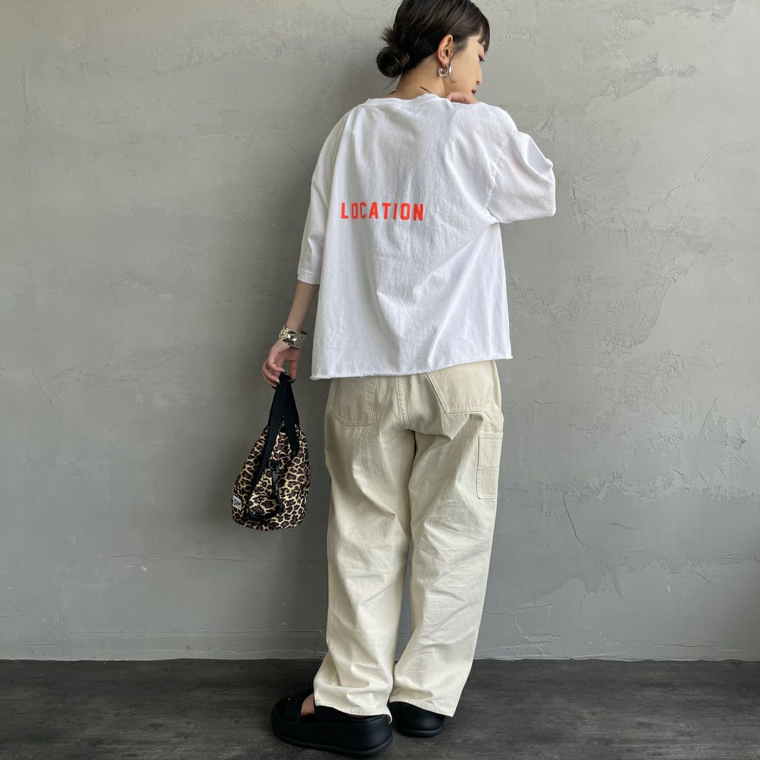 FUNG [ファング] VACATION カットオフプリントTシャツ [VACATION] WH/ORANGE &&モデル身長：150cm 着用サイズ：M&&