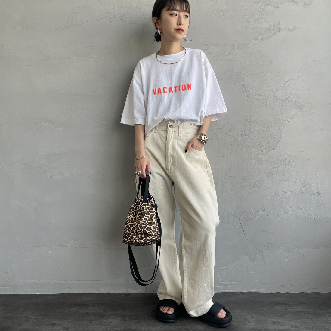 FUNG [ファング] VACATION カットオフプリントTシャツ [VACATION] WH/ORANGE &&モデル身長：150cm 着用サイズ：M&&
