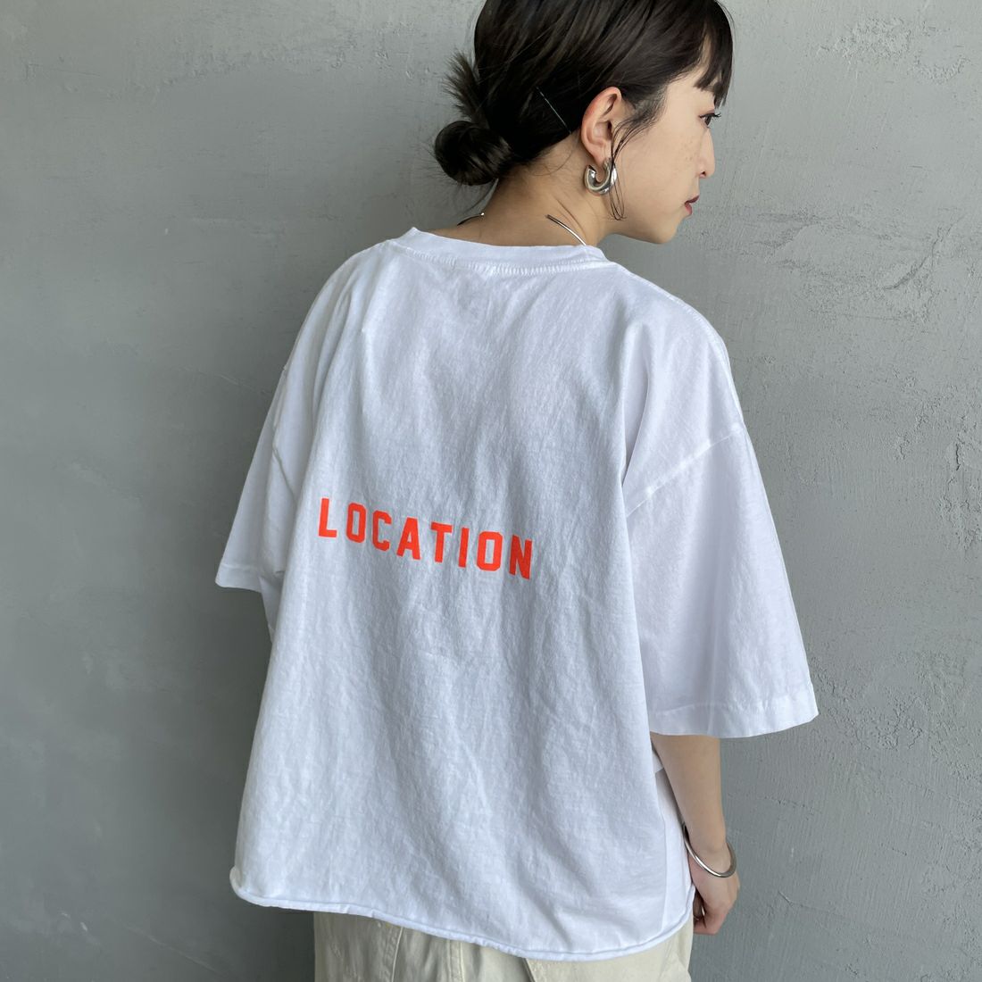 FUNG [ファング] VACATION カットオフプリントTシャツ [VACATION] WH/ORANGE &&モデル身長：150cm 着用サイズ：M&&