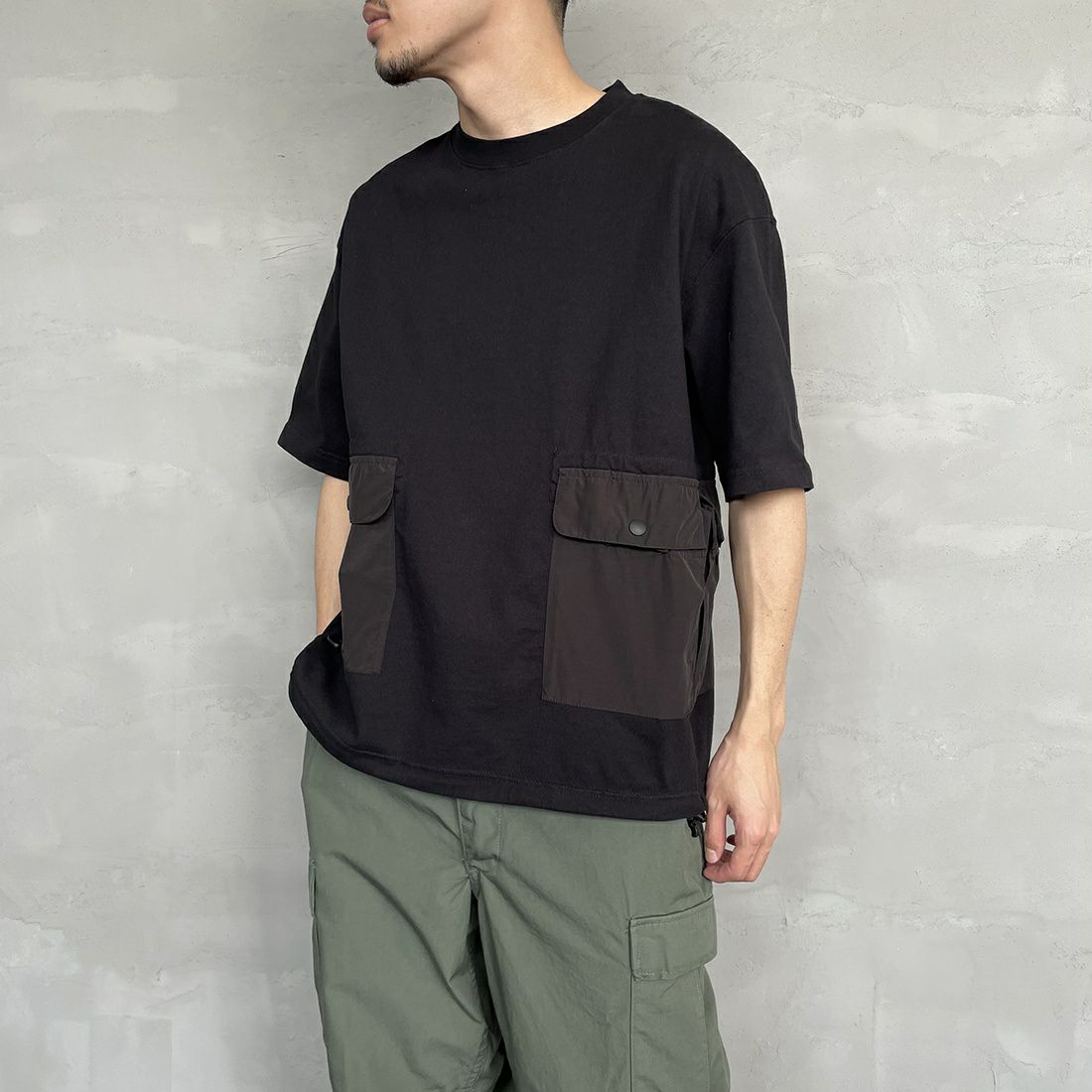 CHUMS [チャムス] ヘビーウエイトサイドポケットTシャツ [CH01-2169] K001 BLACK &&モデル身長：168cm 着用サイズ：M&&