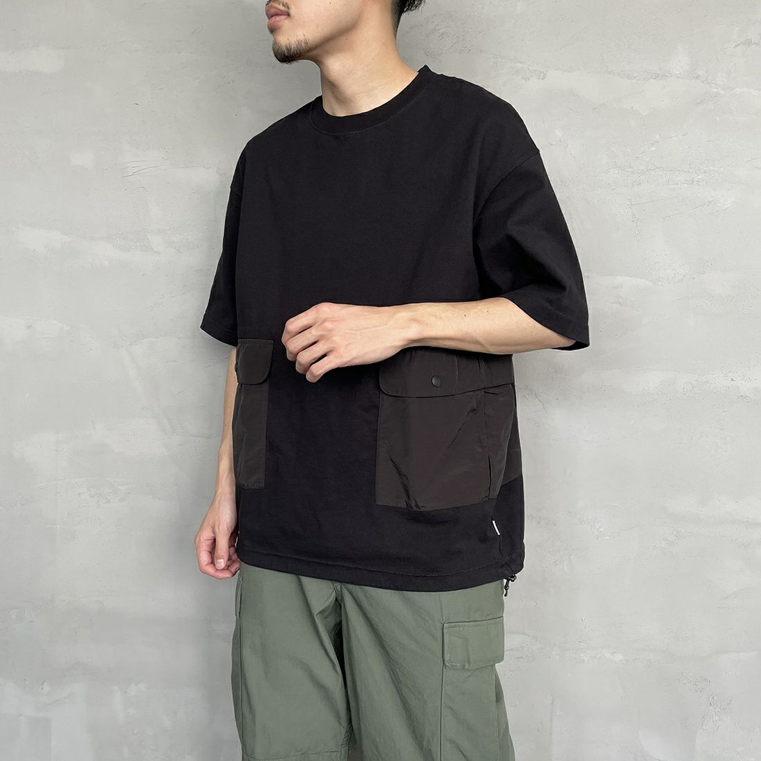 CHUMS [チャムス] ヘビーウエイトサイドポケットTシャツ [CH01-2169] K001 BLACK &&モデル身長：168cm 着用サイズ：L&&