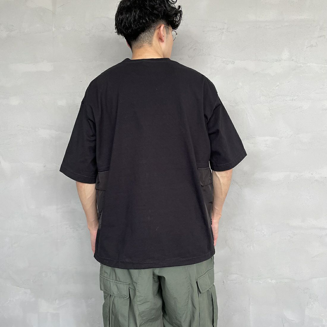 CHUMS [チャムス] ヘビーウエイトサイドポケットTシャツ [CH01-2169] K001 BLACK &&モデル身長：168cm 着用サイズ：L&&