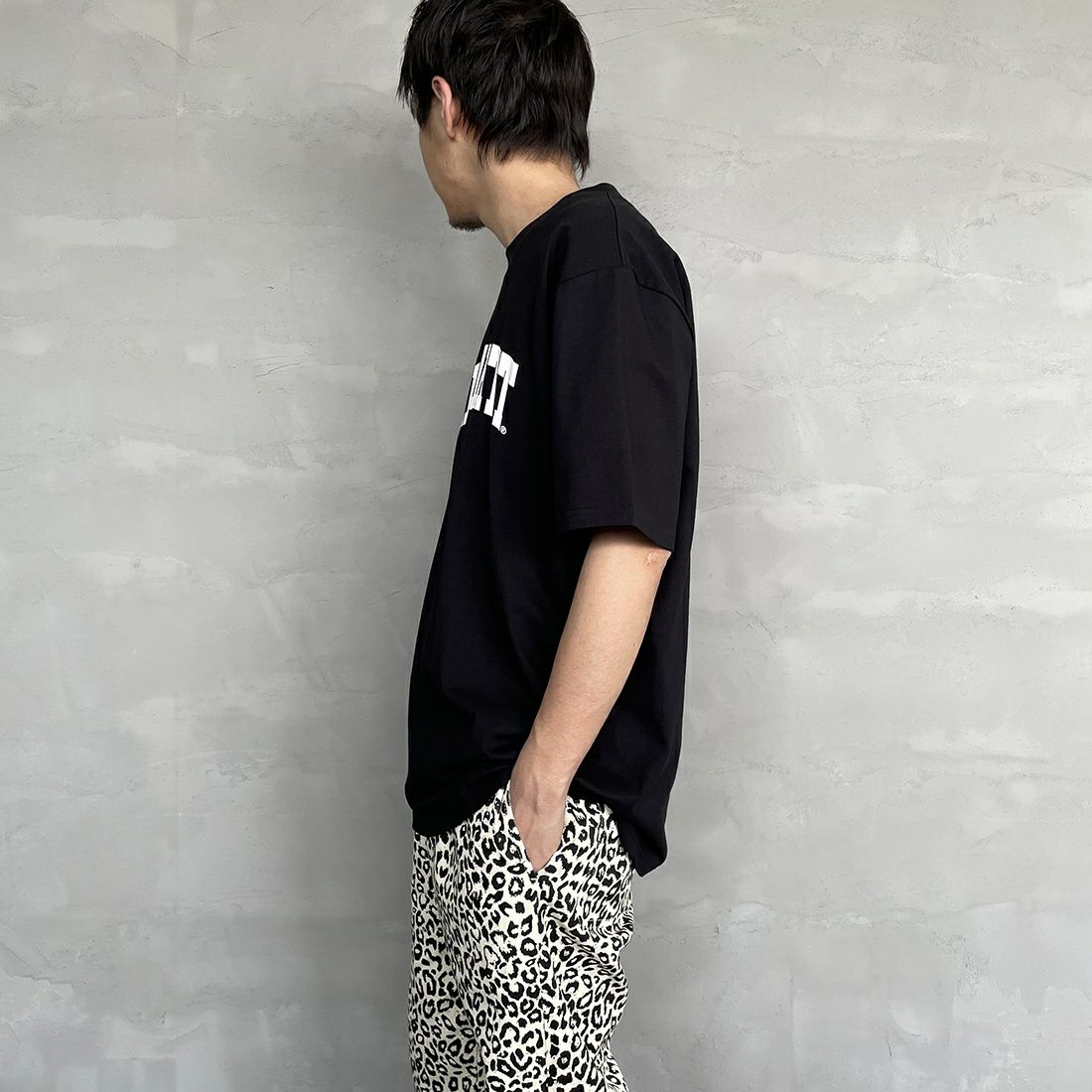carhartt WIP [カーハートダブリューアイピー] UNIVERSITY ロゴプリントTシャツ [I028990] BLACK/WHIT&&モデル身長：173cm 着用サイズ：XL&&