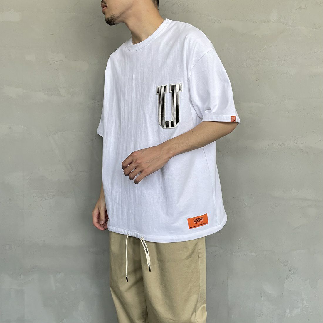 UNIVERSAL OVERALL [ユニバーサルオーバーオール] 別注 ショートスリーブスタジャンTシャツ [U2311201IN-JF] WHITE &&モデル身長：168cm 着用サイズ：L&&