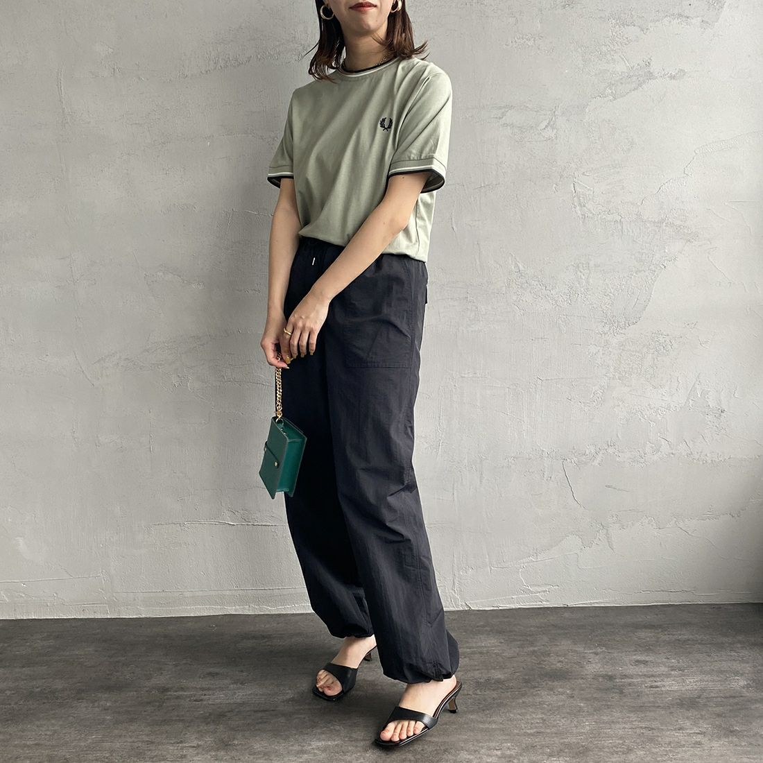 FRED PERRY [フレッドペリー] ツインティップTシャツ [M1588] R89 SESGRA &&モデル身長：163cm 着用サイズ：XS&&