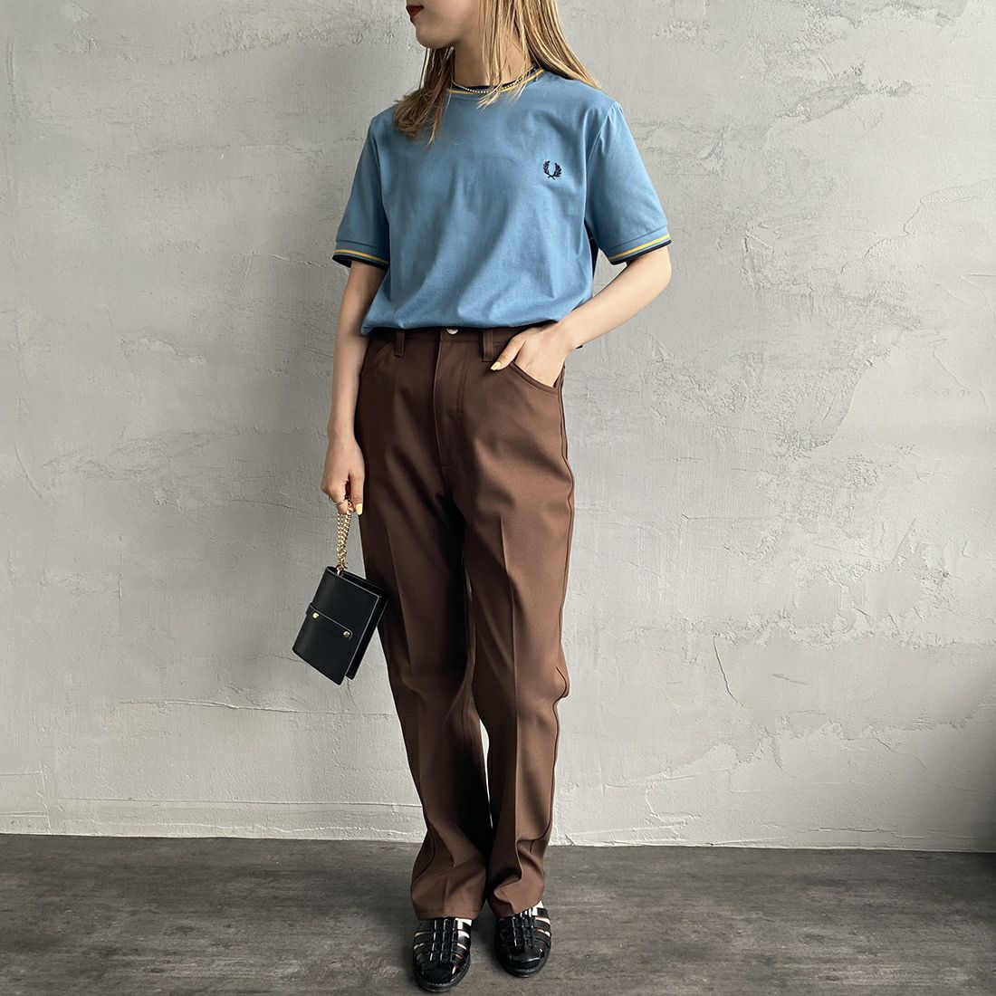 FRED PERRY [フレッドペリー] ツインティップTシャツ [M1588] Q47 ASH BL &&モデル身長：156cm 着用サイズ：XS&&