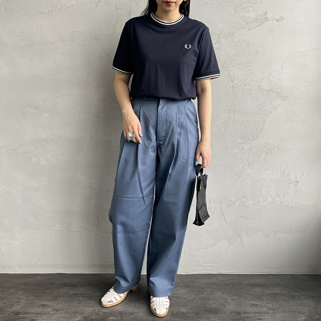 FRED PERRY [フレッドペリー] ツインティップTシャツ [M1588] R87 NAVY &&モデル身長：156cm 着用サイズ：XS&&