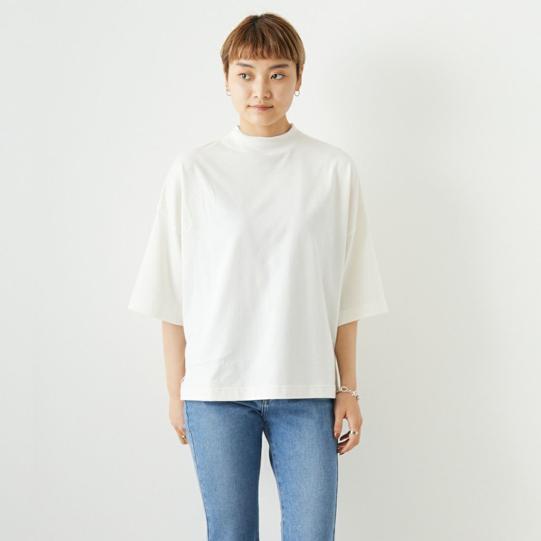ALLUMER [アリュメール] オーバーサイズモックネックTシャツ [8241561] 900 WHITE &&モデル身長：160cm 着用サイズ：1&&
