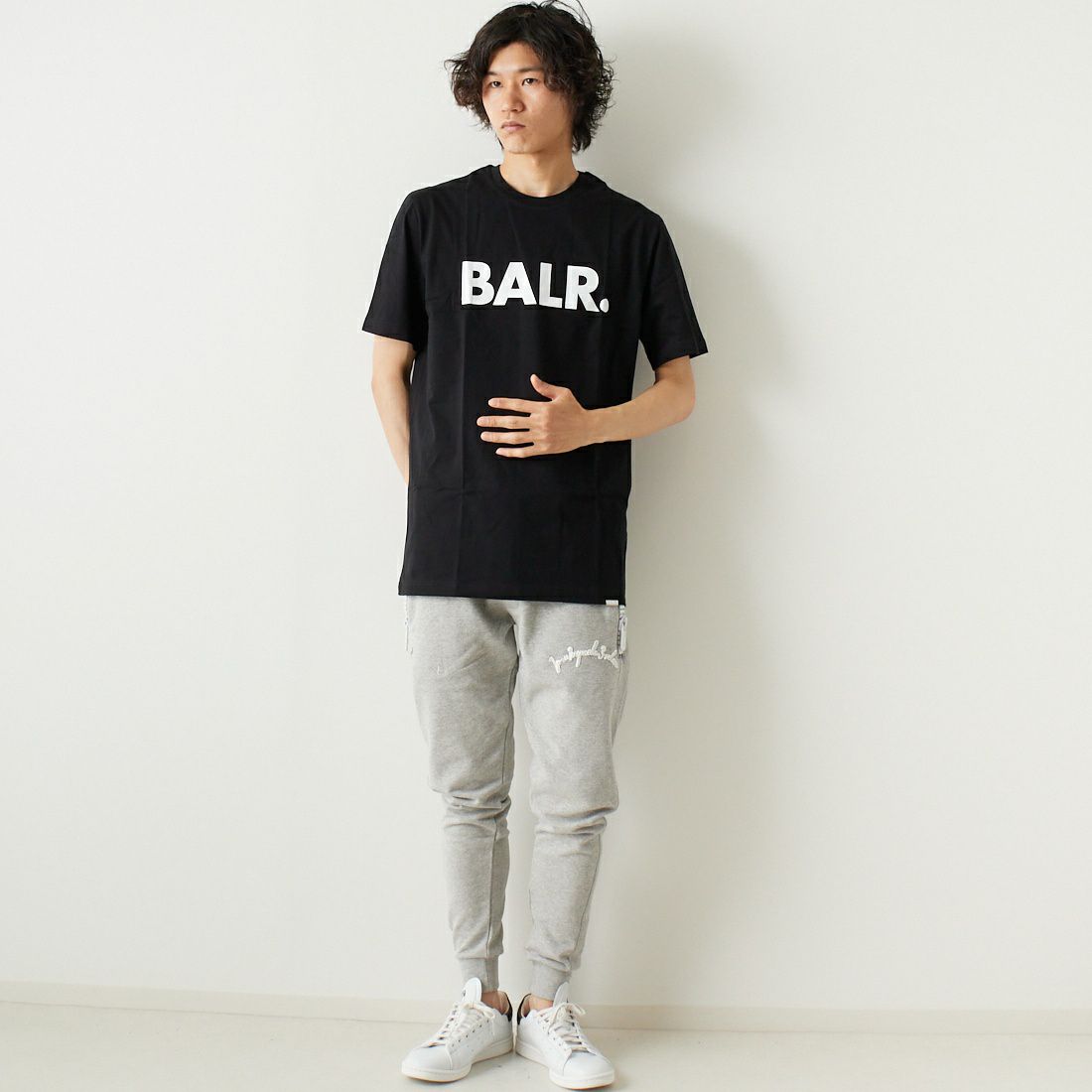 BALR. [ボーラー] ロゴプリントストレートTシャツ [B11121048] JET BLACK &&モデル身長：182cm 着用サイズ：L&&