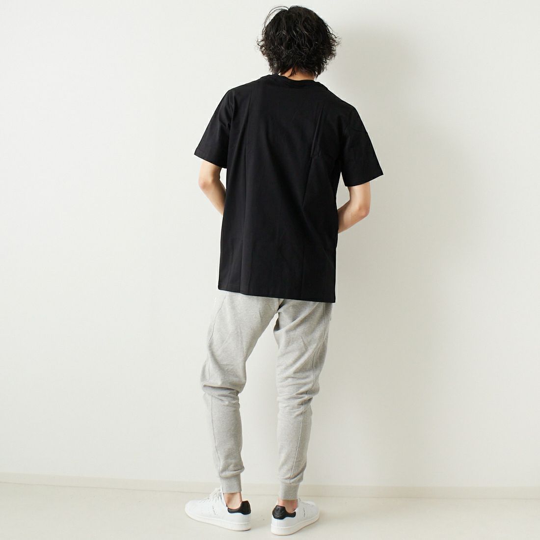 BALR. [ボーラー] ロゴプリントストレートTシャツ [B11121048] JET BLACK &&モデル身長：182cm 着用サイズ：L&&