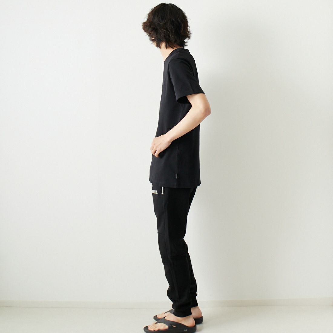 BALR. [ボーラー] ブラックレーベルクラシックストレートTシャツ [B10003] BLACK &&モデル身長：182cm 着用サイズ：L&&
