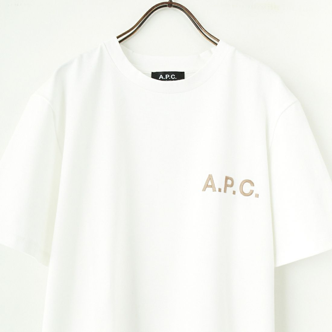 A.P.C. [アー・ペー・セー] 別注 ロゴ刺繍Tシャツ [BRODE-LOGO-JF] WHT/BGE