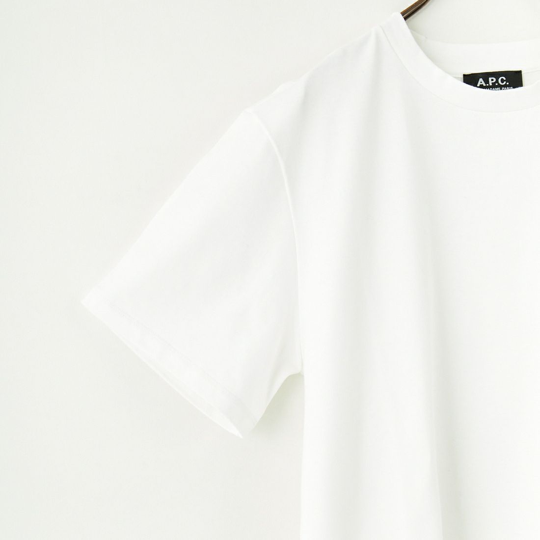 A.P.C. [アー・ペー・セー] 別注 ロゴ刺繍Tシャツ [BRODE-LOGO-JF] WHT/BGE