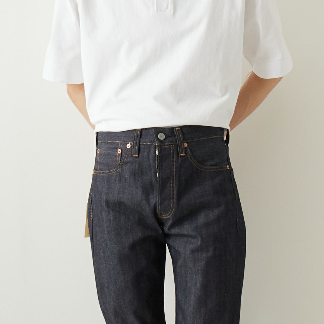 LEVIS Vintage Clothing [リーバイス ヴィンテージ クロージング] 1947年モデル501 [47501-02] 24 RIGID &&モデル身長：182cm 着用サイズ：30&&