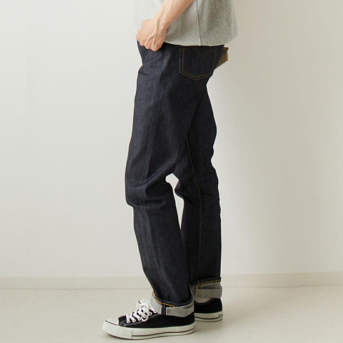 LEVIS Vintage Clothing [リーバイス ヴィンテージ クロージング] 1944モデル 501 [44501-00] 88 RIGID &&モデル身長：182cm 着用サイズ：30&&