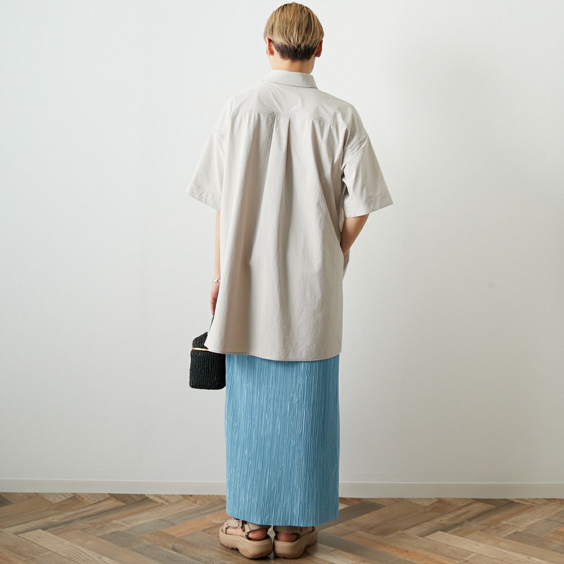 UNIVERSAL OVERALL [ユニバーサルオーバーオール] 別注 MAKINO ガーデナーシャツジャケット [U2312806IN-JF] IVORY &&モデル身長：160cm 着用サイズ：F&&