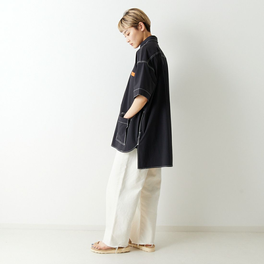 UNIVERSAL OVERALL [ユニバーサルオーバーオール] 別注 MAKINO ガーデナーシャツジャケット [U2312806IN-JF] BLACK &&モデル身長：160cm 着用サイズ：F&&