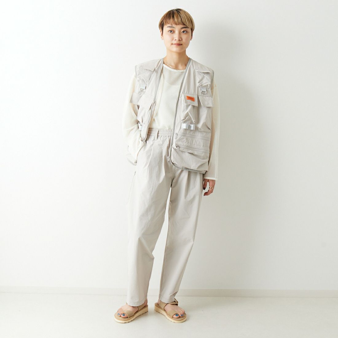UNIVERSAL OVERALL [ユニバーサルオーバーオール] 別注 MAKINO ガーデナーパンツ [U2313606IN-JF] IVORY &&モデル身長：160cm 着用サイズ：S&&