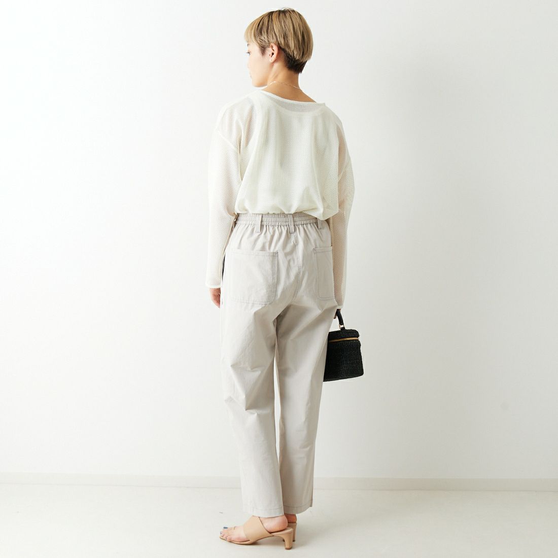 UNIVERSAL OVERALL [ユニバーサルオーバーオール] 別注 MAKINO ガーデナーパンツ [U2313606IN-JF] IVORY &&モデル身長：160cm 着用サイズ：S&&