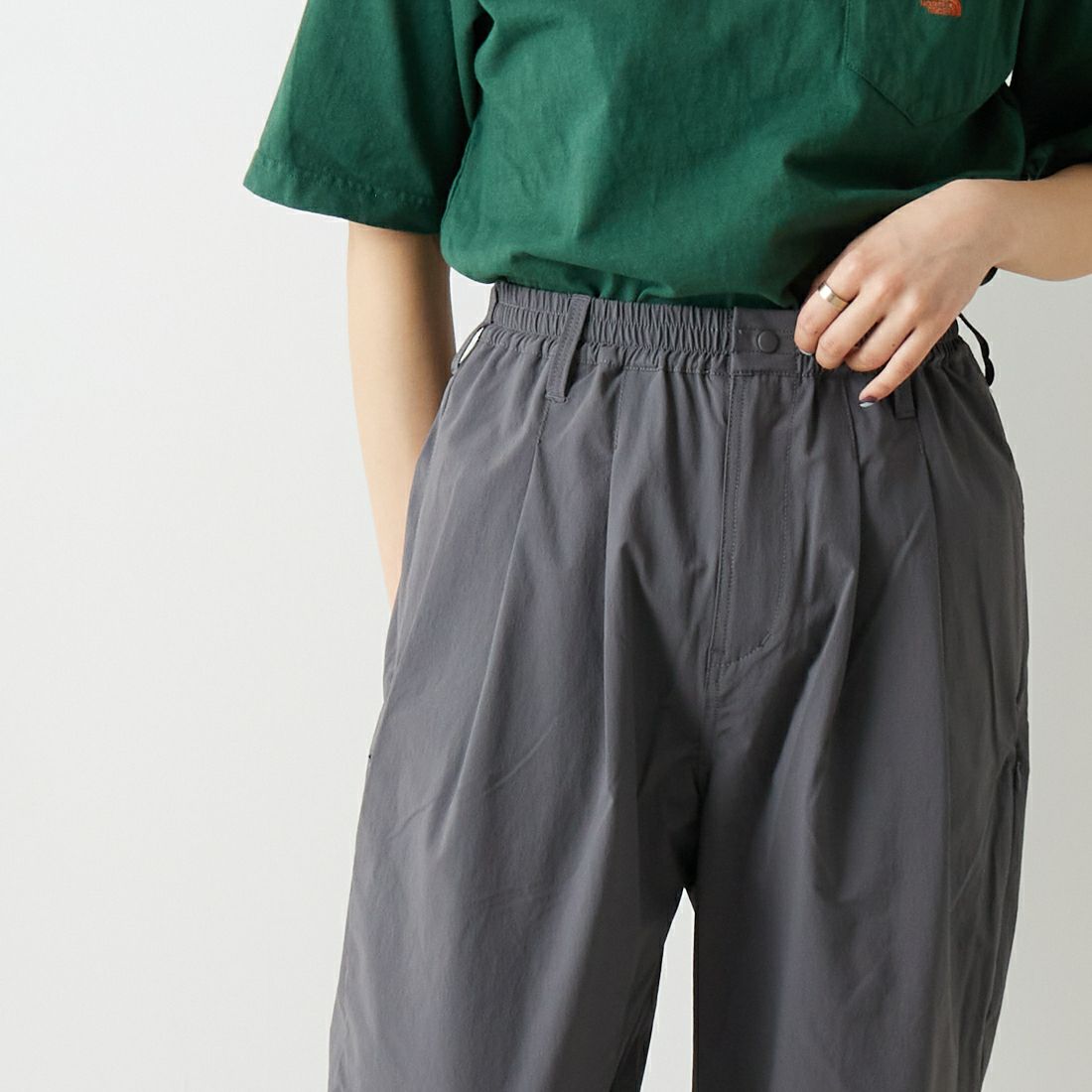 UNIVERSAL OVERALL [ユニバーサルオーバーオール] 別注 MAKINO ガーデナーパンツ [U2313606IN-JF] CHARCOAL &&モデル身長：160cm 着用サイズ：S&&