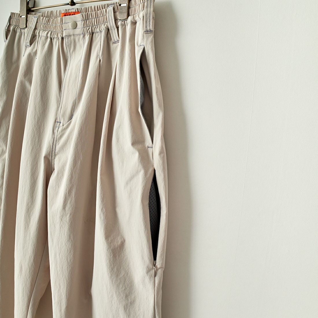 UNIVERSAL OVERALL [ユニバーサルオーバーオール] 別注 MAKINO ガーデナーパンツ [U2313606IN-JF] IVORY