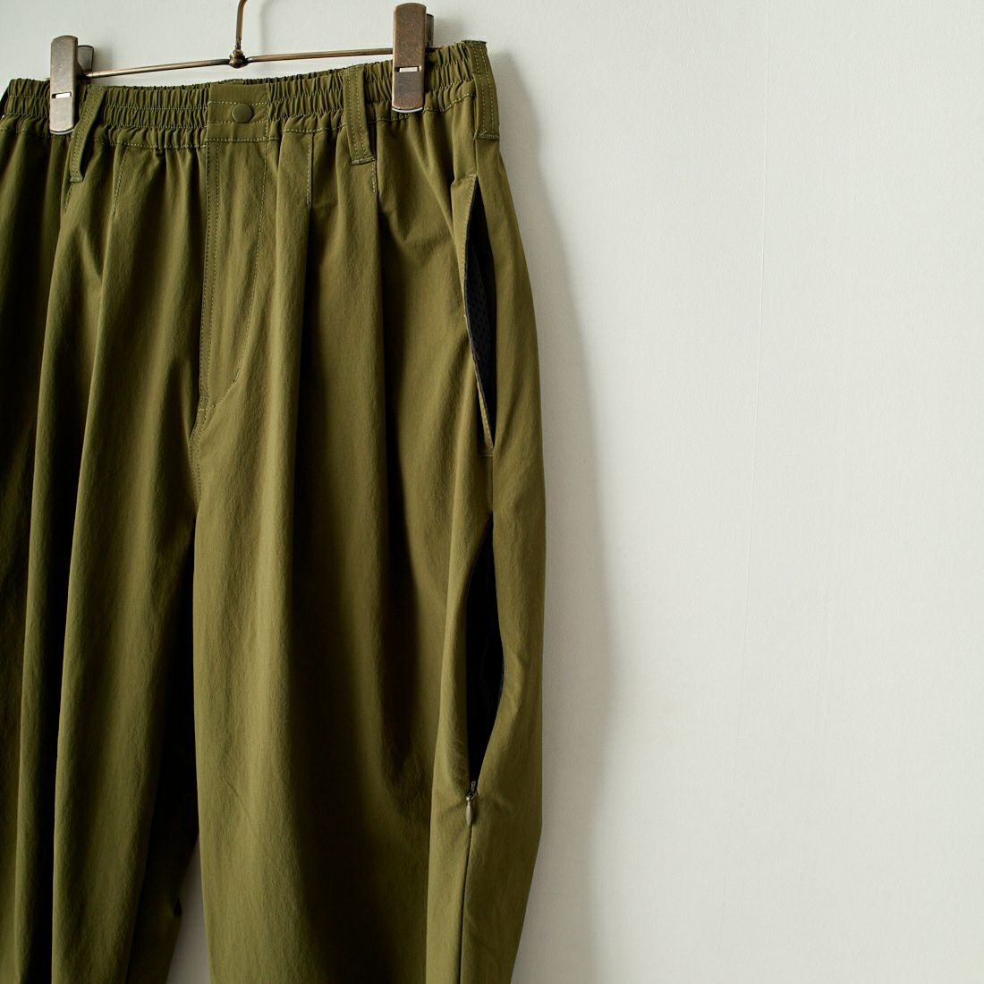 UNIVERSAL OVERALL [ユニバーサルオーバーオール] 別注 MAKINO ガーデナーパンツ [U2313606IN-JF] OLIVE