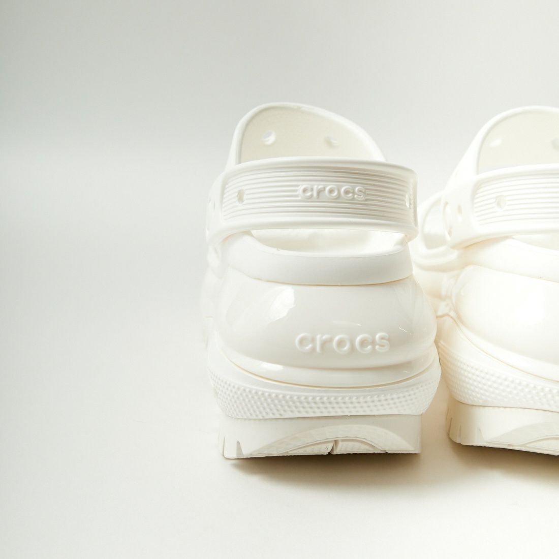 Crocs [クロックス] クラシックメガクラッシュサンダル [207989] WHITE