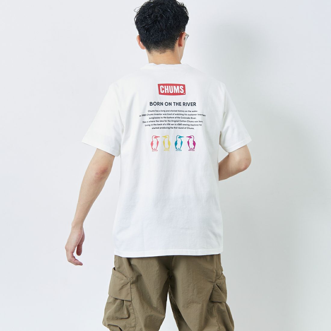 CHUMS [チャムス] 別注 ヒストリーロゴ バックプリントTシャツ [CH01-2311-JF] W001 WHITE &&モデル身長：168cm 着用サイズ：L&&