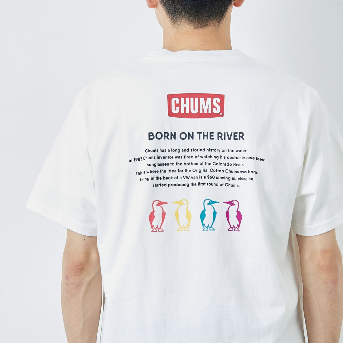 CHUMS [チャムス] 別注 ヒストリーロゴ バックプリントTシャツ [CH01-2311-JF] W001 WHITE &&モデル身長：168cm 着用サイズ：L&&
