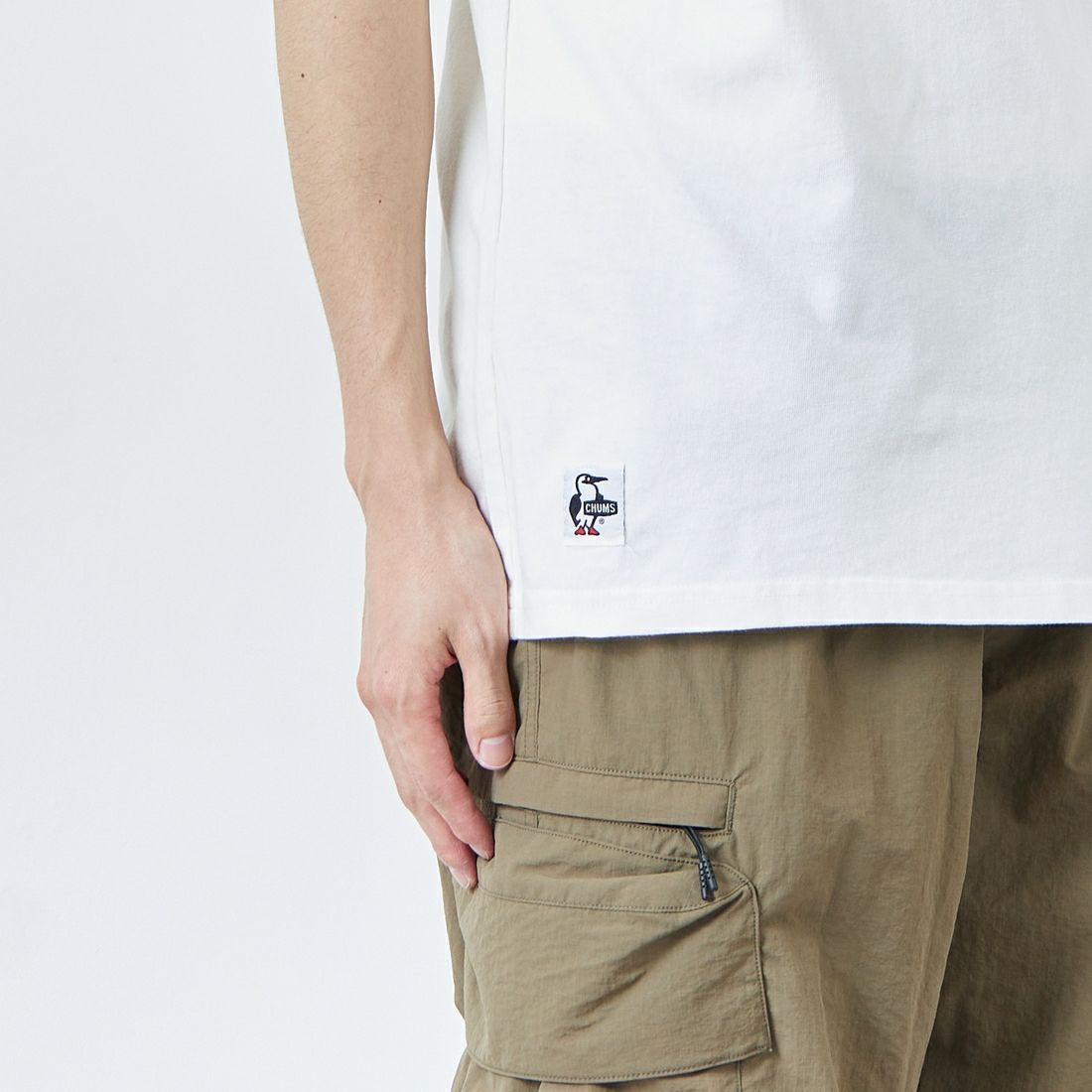 CHUMS [チャムス] 別注 ヒストリーロゴ バックプリントTシャツ [CH01-2311-JF] W001 WHITE &&モデル身長：168cm 着用サイズ：L&&