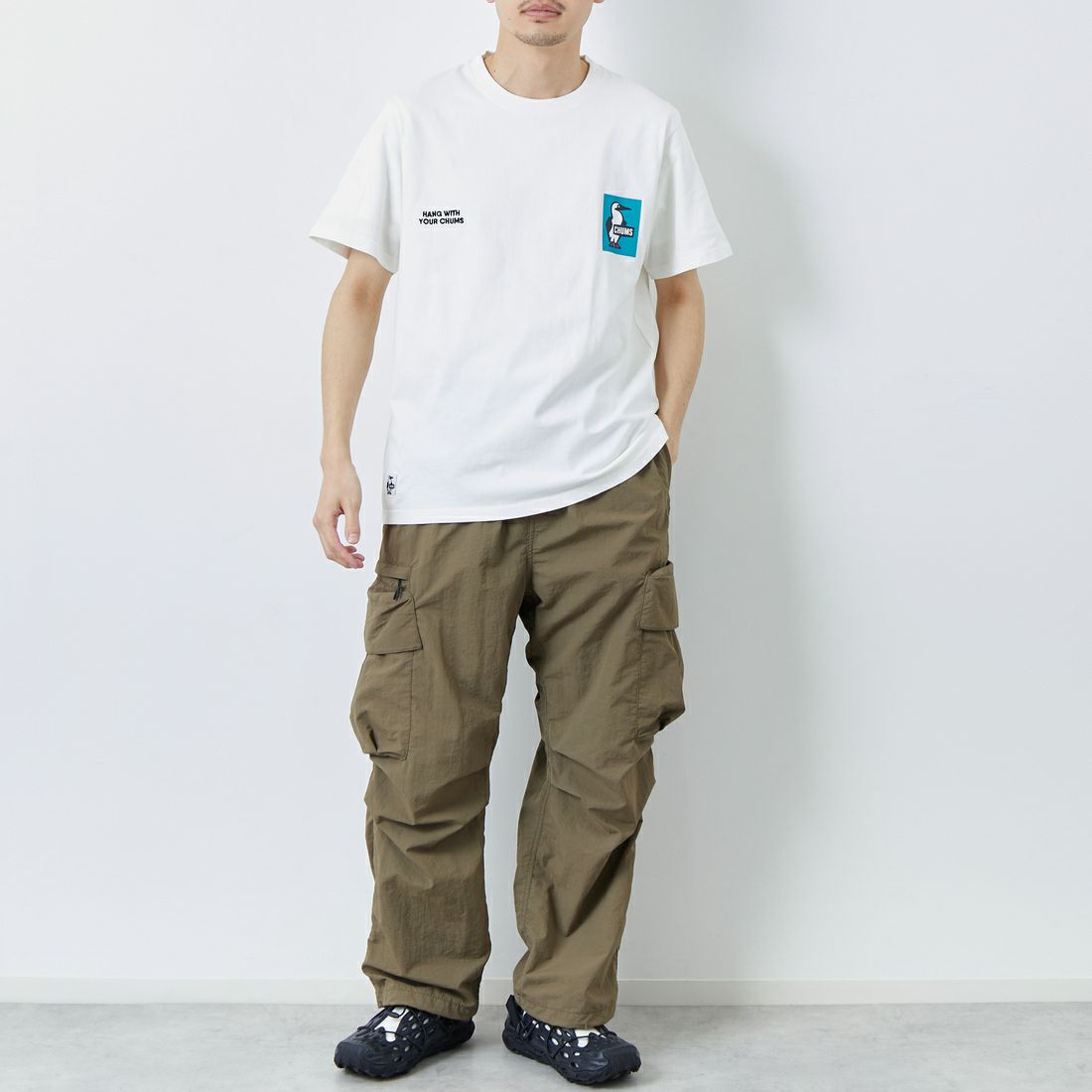 CHUMS [チャムス] 別注 ヒストリーロゴ バックプリントTシャツ [CH01-2311-JF] W001 WHITE &&モデル身長：168cm 着用サイズ：L&&