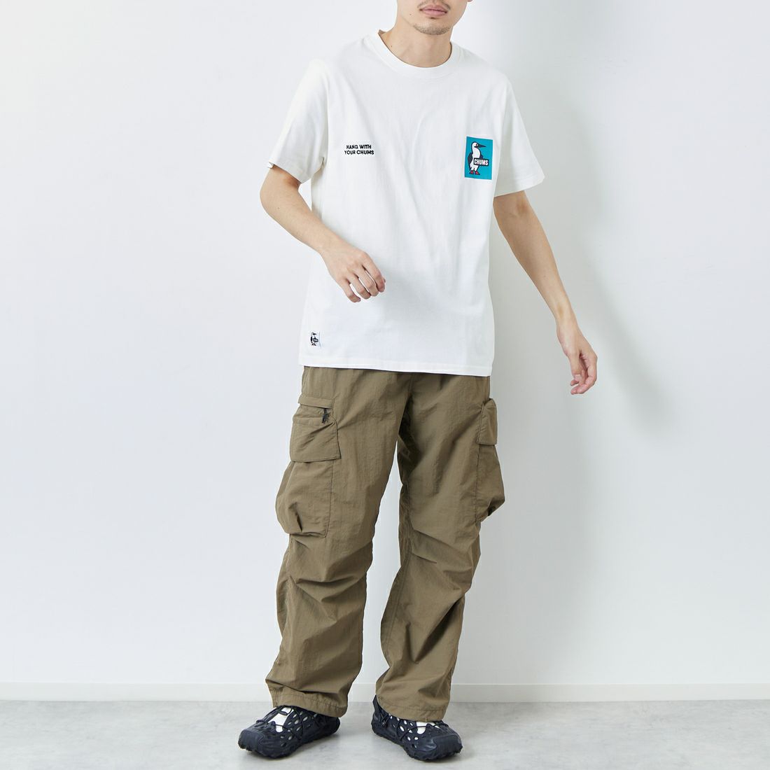 CHUMS [チャムス] 別注 ヒストリーロゴ バックプリントTシャツ [CH01-2311-JF] W001 WHITE &&モデル身長：168cm 着用サイズ：L&&