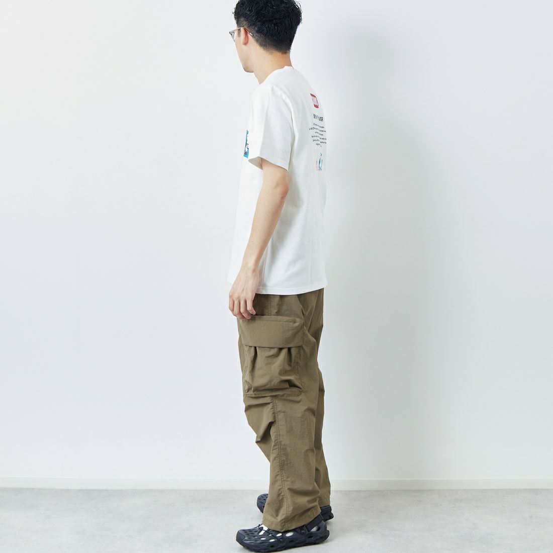 CHUMS [チャムス] 別注 ヒストリーロゴ バックプリントTシャツ [CH01-2311-JF] W001 WHITE &&モデル身長：168cm 着用サイズ：L&&