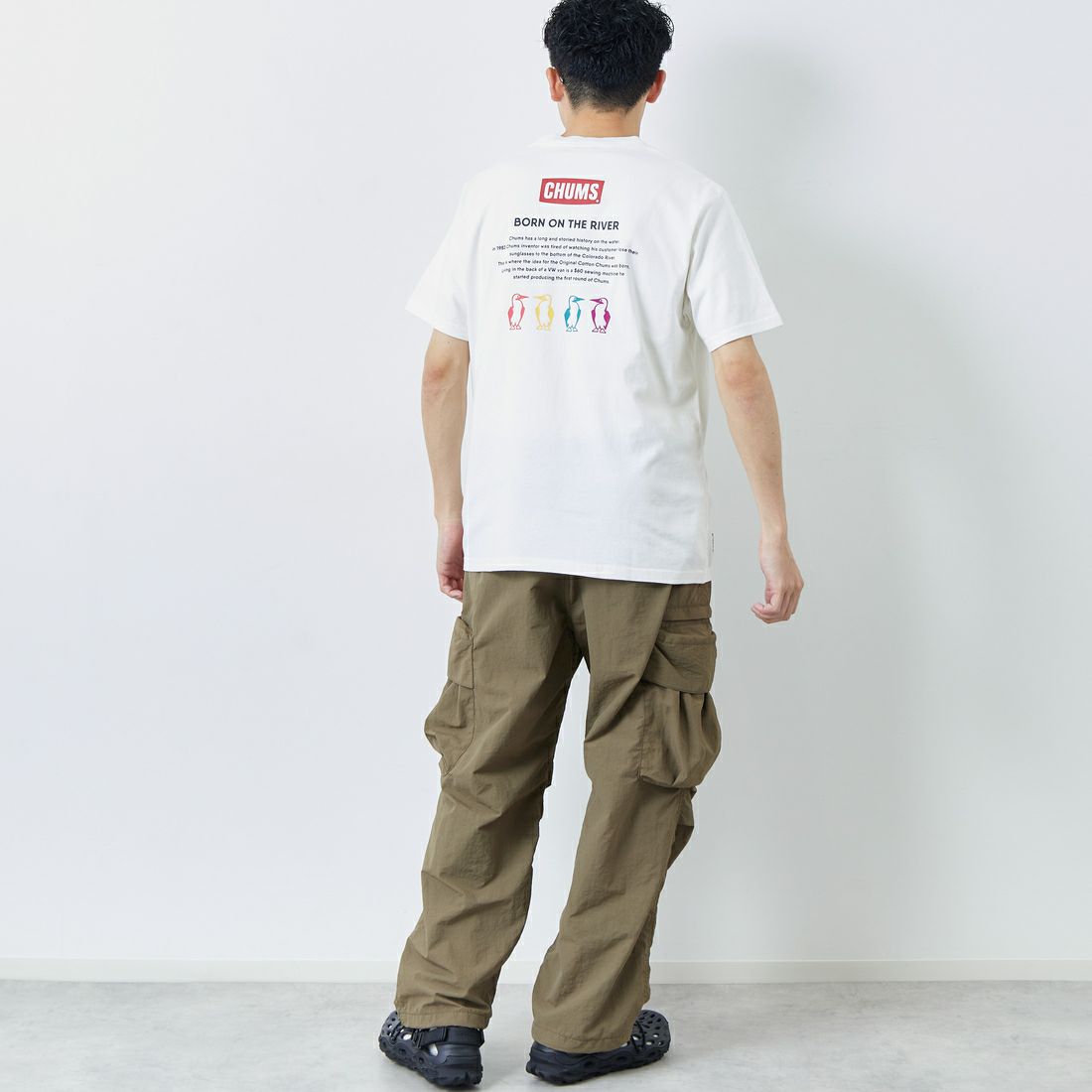CHUMS [チャムス] 別注 ヒストリーロゴ バックプリントTシャツ [CH01-2311-JF] W001 WHITE &&モデル身長：168cm 着用サイズ：L&&