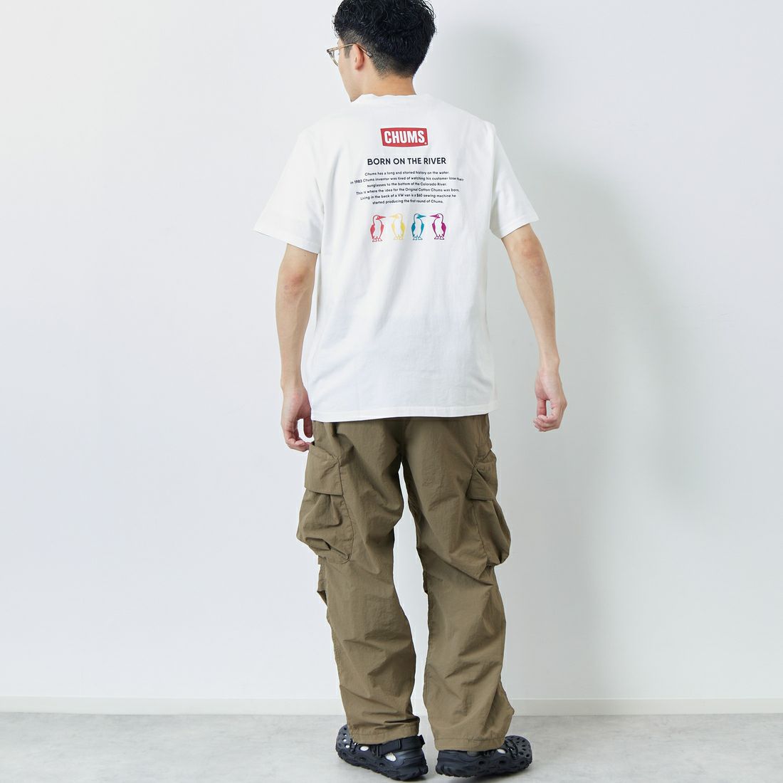 CHUMS [チャムス] 別注 ヒストリーロゴ バックプリントTシャツ [CH01-2311-JF] W001 WHITE &&モデル身長：168cm 着用サイズ：L&&