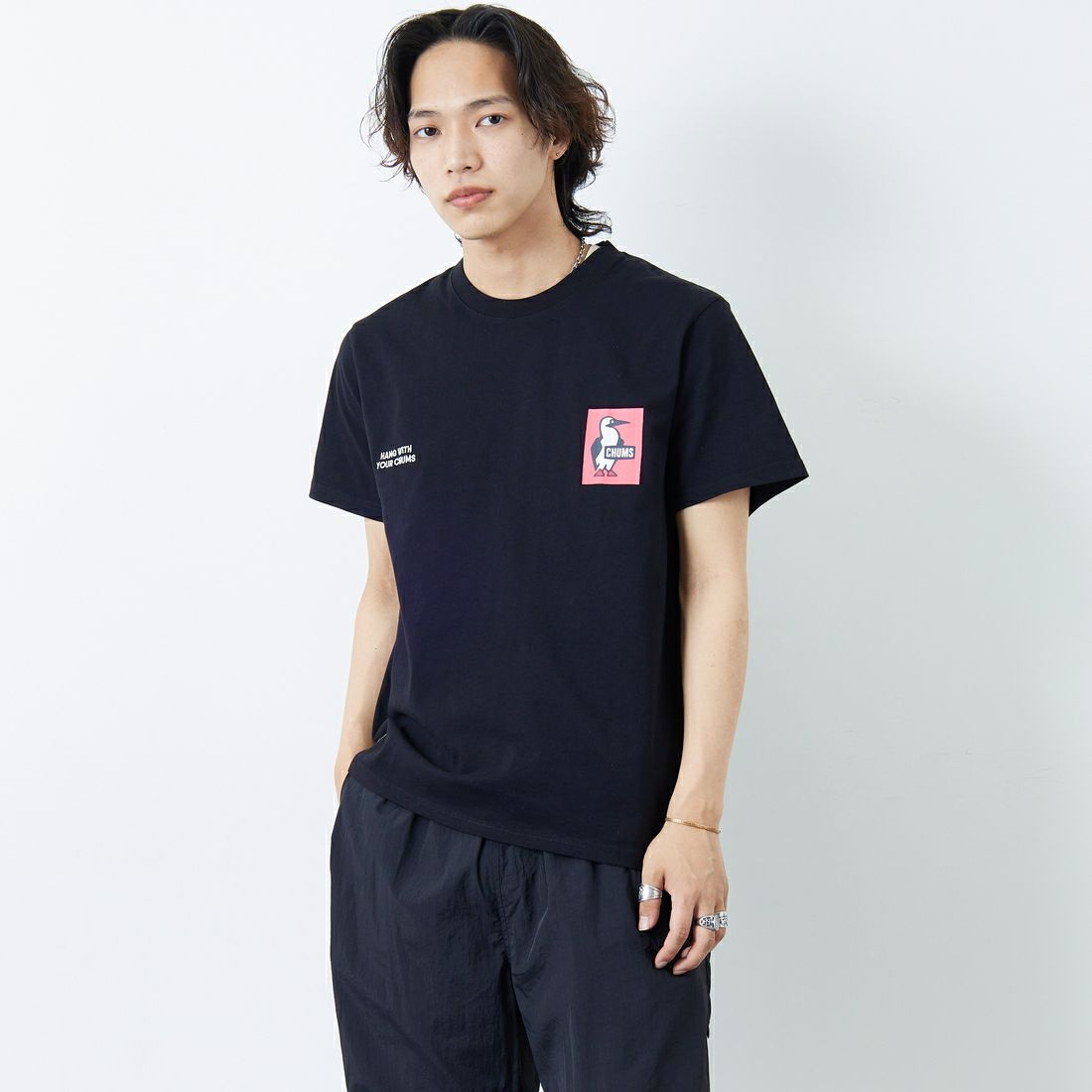 CHUMS [チャムス] 別注 ヒストリーロゴ バックプリントTシャツ [CH01-2311-JF] K001 BLACK &&モデル身長：178cm 着用サイズ：L&&