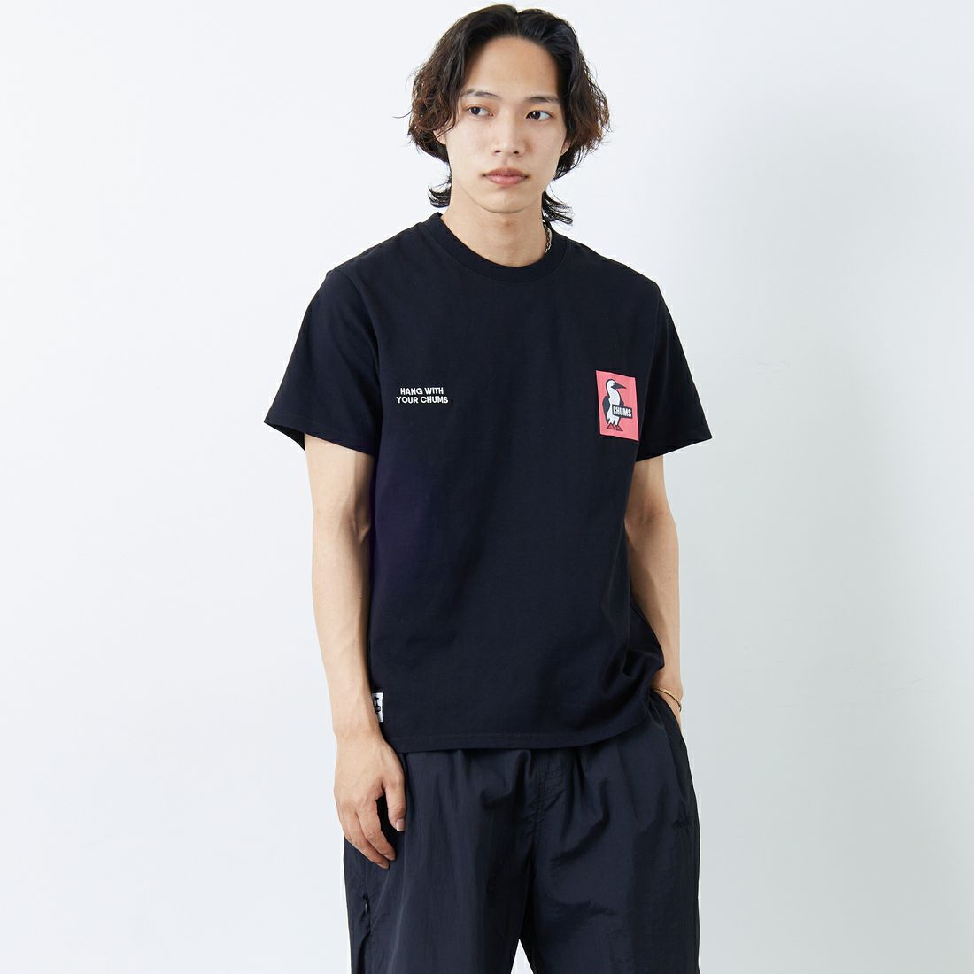 CHUMS [チャムス] 別注 ヒストリーロゴ バックプリントTシャツ [CH01-2311-JF] K001 BLACK &&モデル身長：178cm 着用サイズ：L&&