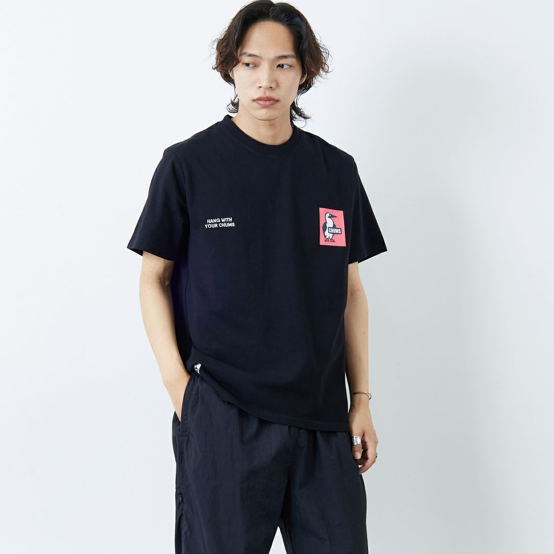 CHUMS [チャムス] 別注 ヒストリーロゴ バックプリントTシャツ [CH01-2311-JF] K001 BLACK &&モデル身長：178cm 着用サイズ：XL&&