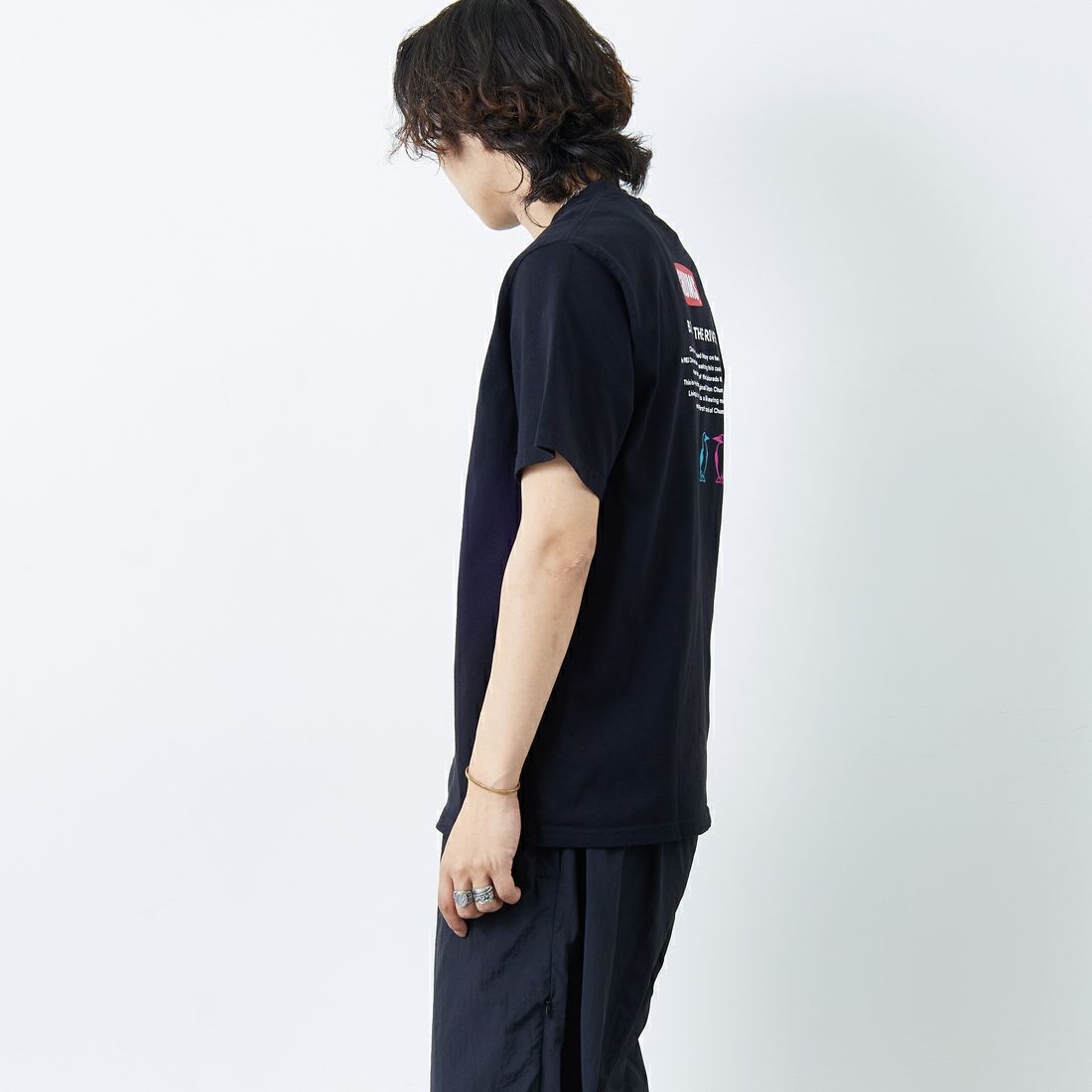 CHUMS [チャムス] 別注 ヒストリーロゴ バックプリントTシャツ [CH01-2311-JF] K001 BLACK &&モデル身長：178cm 着用サイズ：XL&&