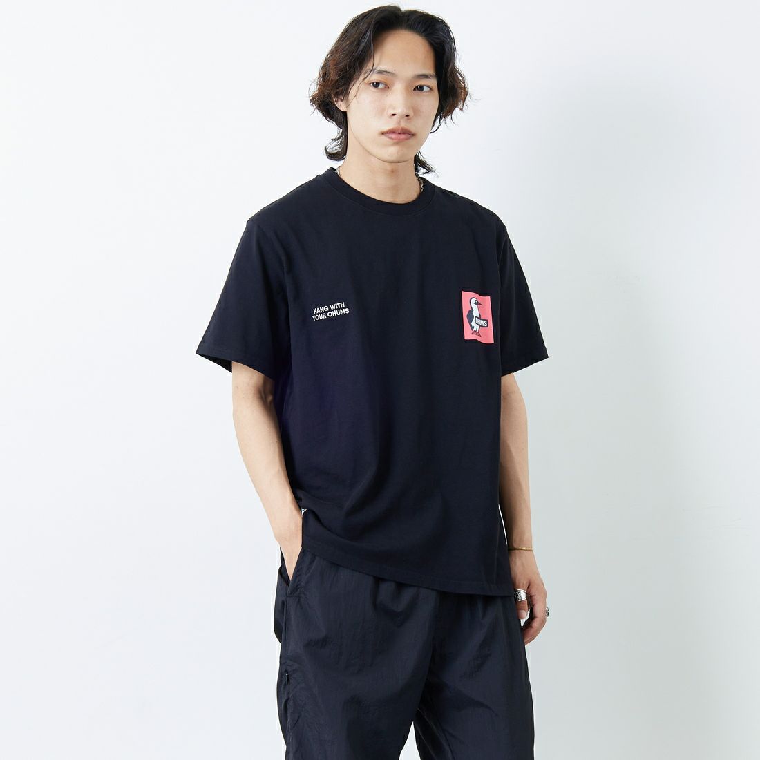 CHUMS [チャムス] 別注 ヒストリーロゴ バックプリントTシャツ [CH01-2311-JF] K001 BLACK &&モデル身長：178cm 着用サイズ：XXL&&