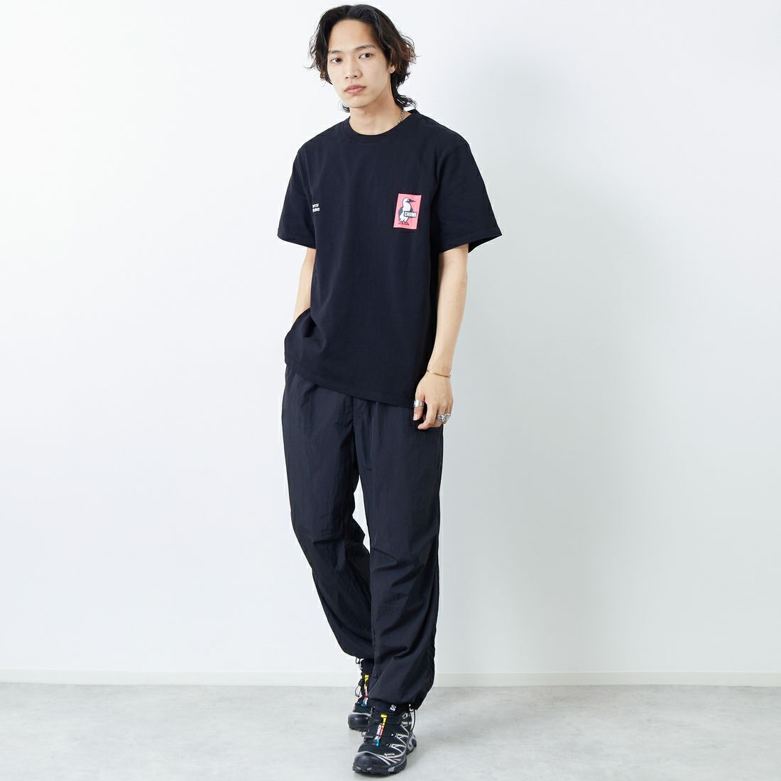 CHUMS [チャムス] 別注 ヒストリーロゴ バックプリントTシャツ [CH01-2311-JF] K001 BLACK &&モデル身長：178cm 着用サイズ：XXL&&